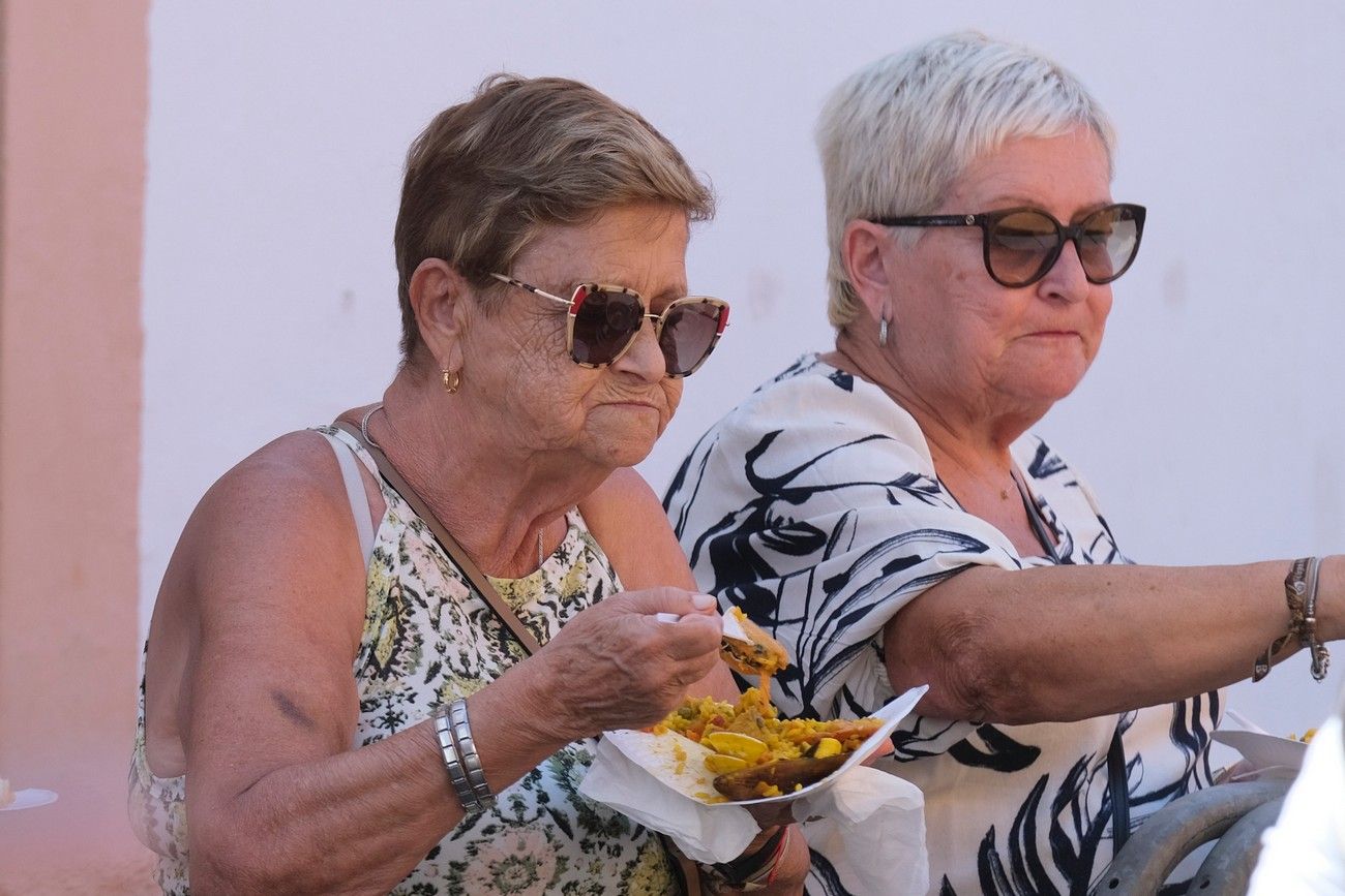 Paellada y Concierto de Aristides Moreno en la clausura de las Fiestas del Pilar 2025