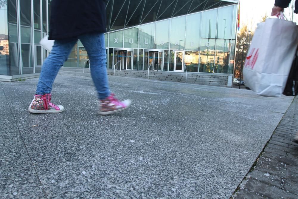 En las inmediaciones del nuevo edificio judicial de Ourense se espació sal