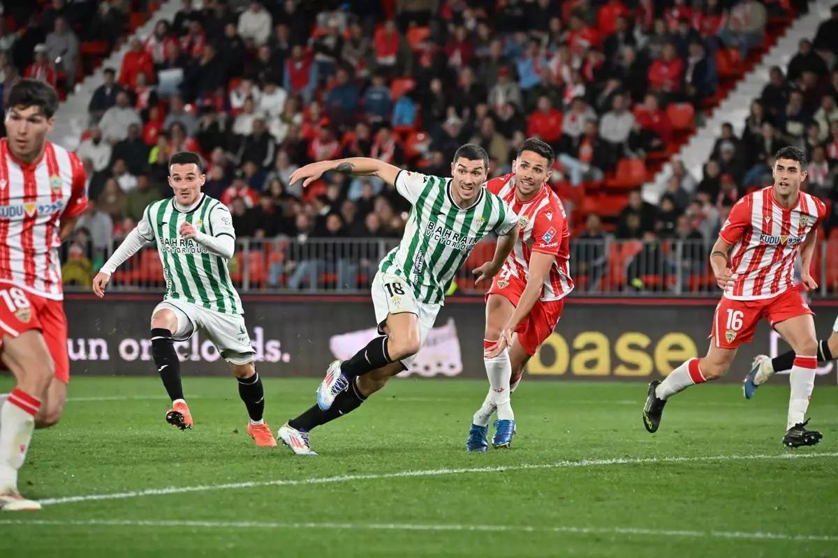 Lance del pasado Almería-Córdoba CF en el UD Almería Stadium.