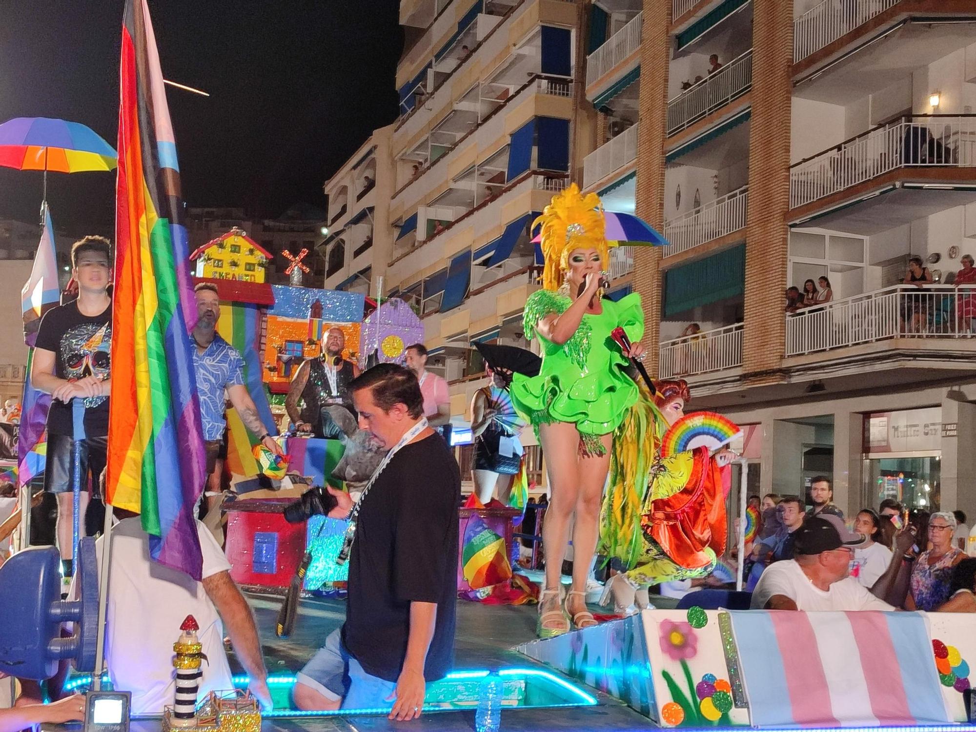 El desfile del Pride congrega a miles de vecinos y visitantes en Águilas