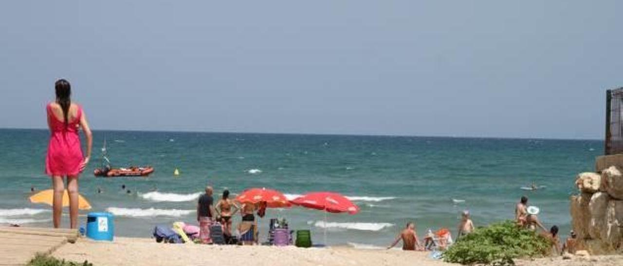 Tres de las siete playas de  Dénia presentan problemas  de contaminación orgánica