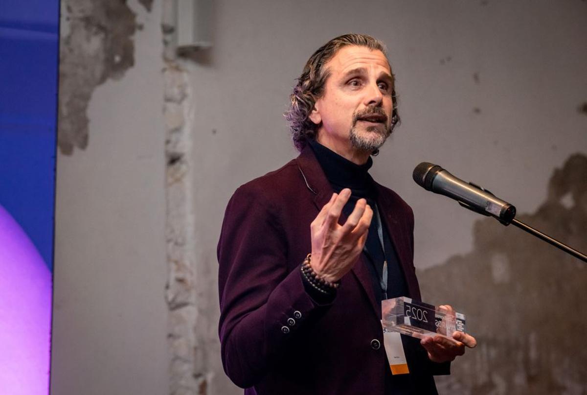 Pedro Ramos, con el galardón