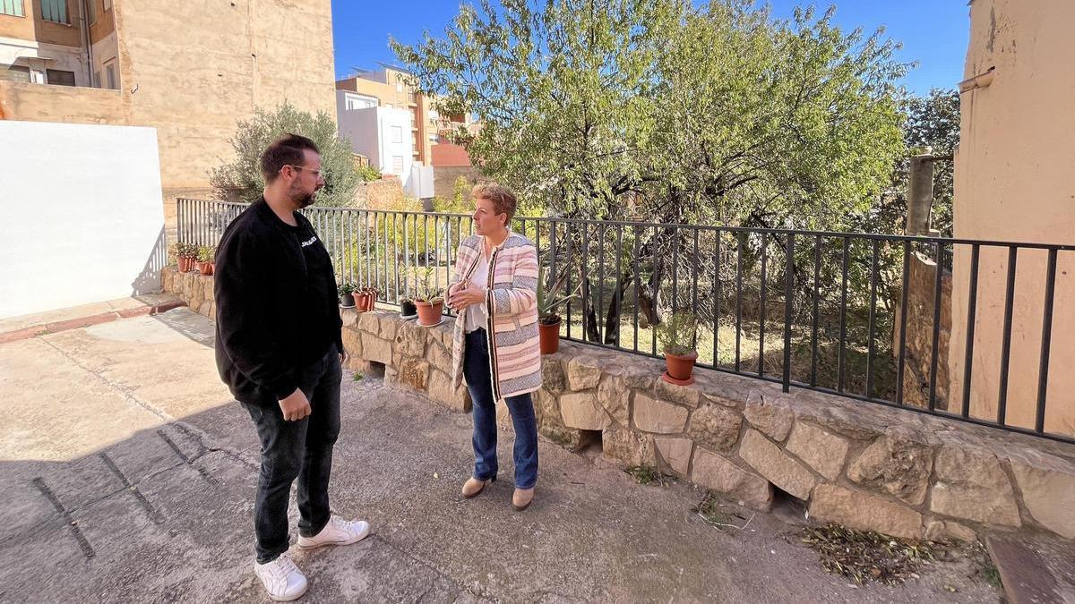 Tena y Periz visitaron la calle Moreral, en la que se creará la zona verde.