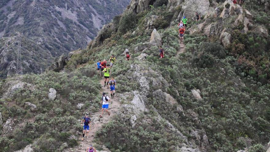 Atletes en un racó emblemàtic del parc de Cap de Creus.