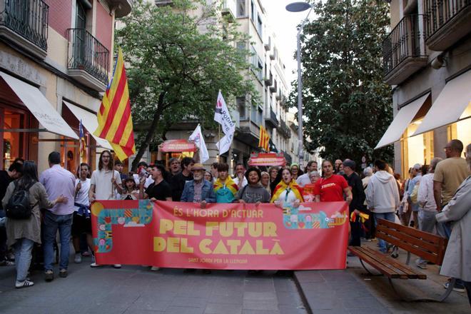 Les imatges de la mobilització en defensa del català a Girona