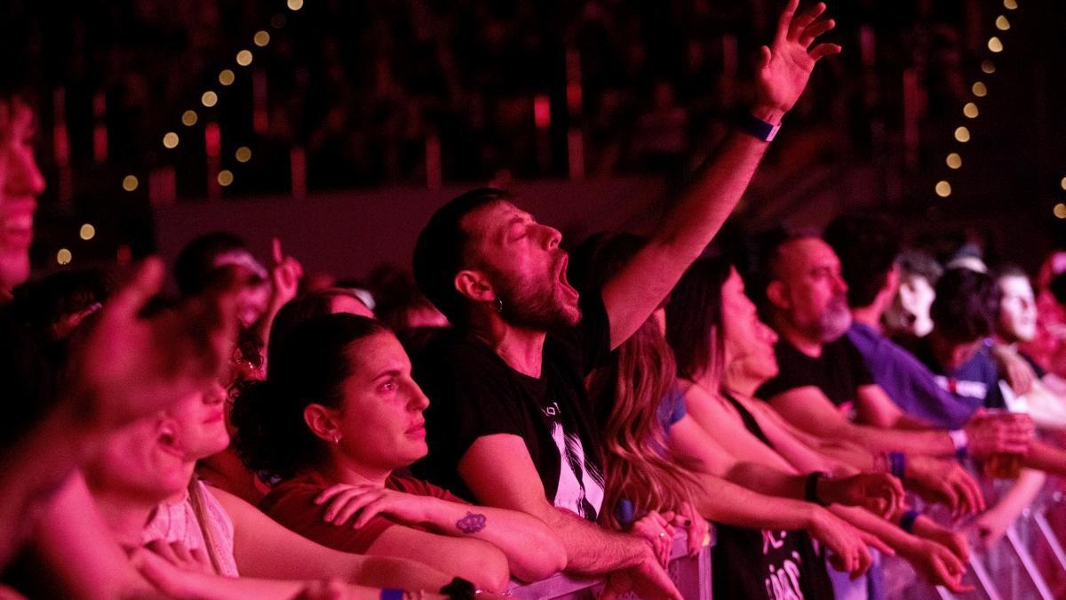Robe Iniesta realizó un concierto multitudinario en junio de 2024 en el pabellón Príncipe Felipe de Zaragoza.