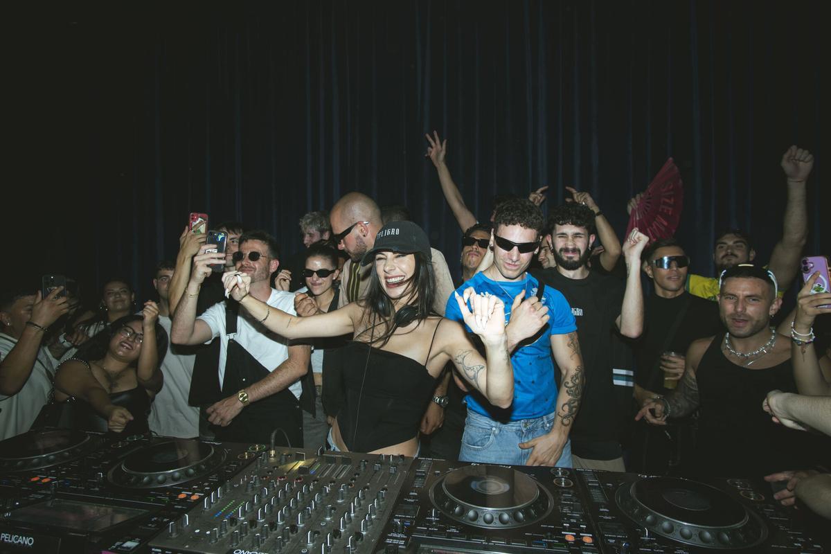 La DJ Bárbara Lago durante una de las fiestas en Peligro Club.