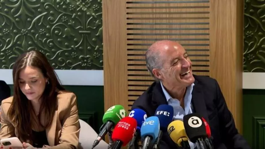 Camps presenta una encuesta que le reconoce como el más 'popular' para presidir el PPCV