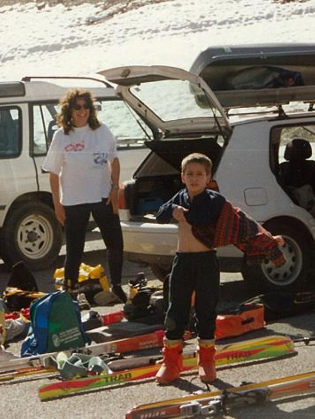 Oriol Cardona, de petit, amb la seva mare Dolors Coll