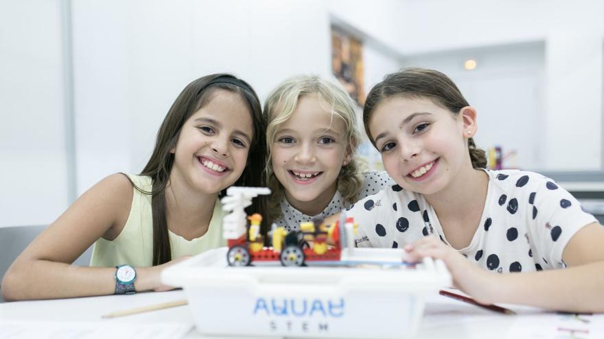 El programa Aquae STEM vuelve a las aulas por quinto año para impulsar el talento científico entre las jóvenes estudiantes