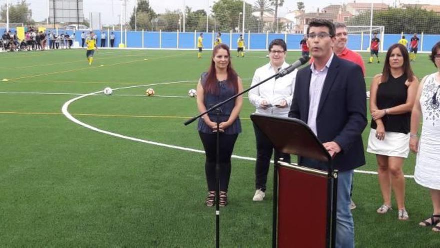 Un momento de la inauguración del nuevo campo de fútbol El Barranc.