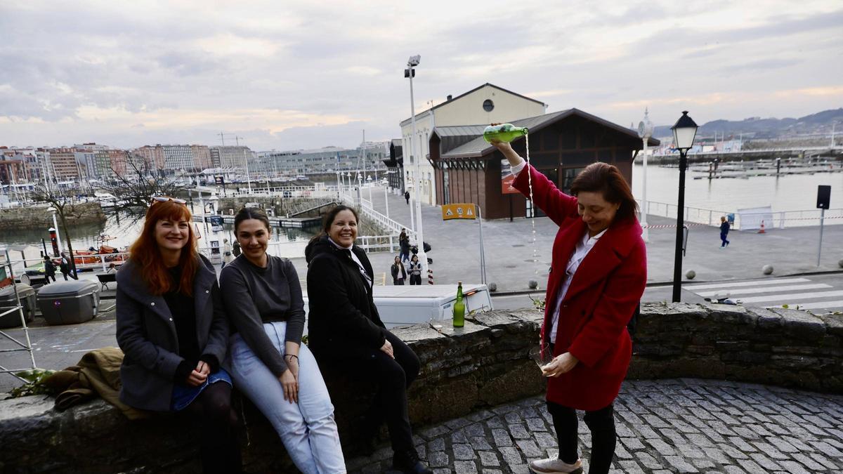 "La Cuesta del Cholo no es una zona peligrosa", aseguran los gijoneses después del accidente en el que se precipitaron dos personas