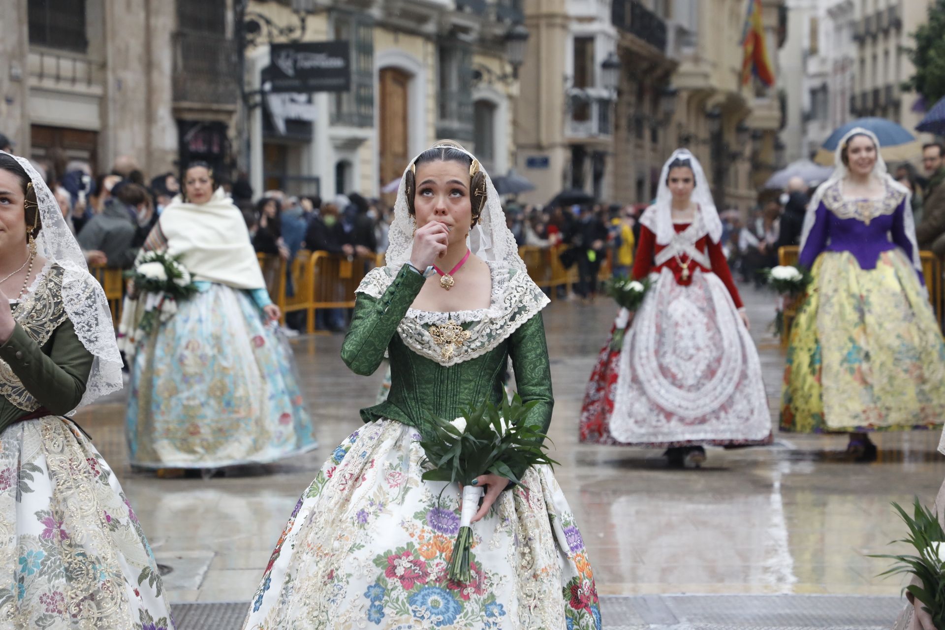 Búscate en el primer día de ofrenda por la calle de Quart (entre las 17:00 a las 18:00 horas)