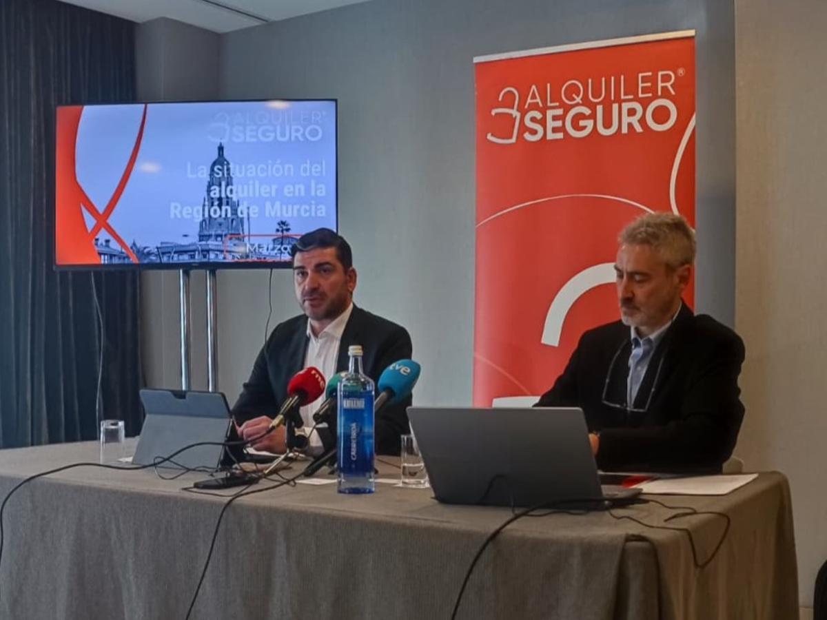 David Caraballo y Gerardo Neistar, CEO y director de comunicación de Alquiler Seguro, este martes en Murcia.