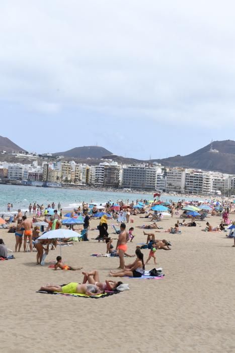 Las mascarillas invaden Las Canteras