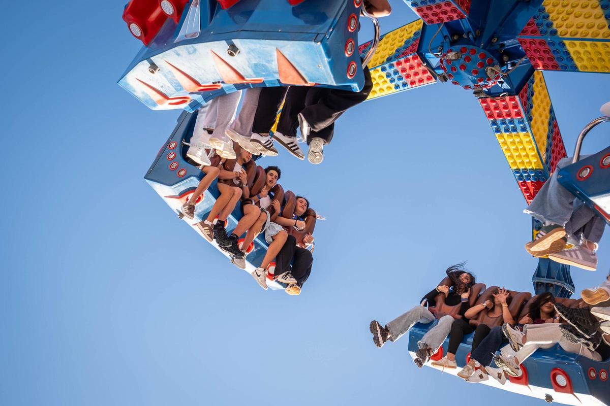 Visita del alcalde a la feria de atracciones del Carnaval