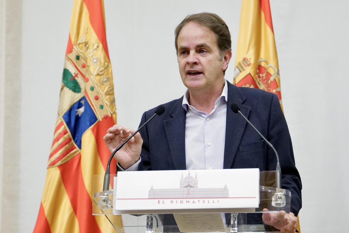 El consejero de Hacienda, Roberto Bermúdez de Castro, valorando la reunión con Vox.