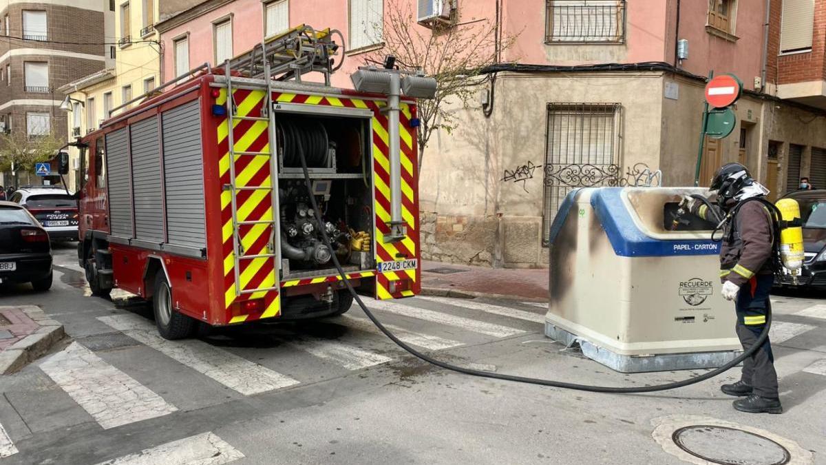 Sofocado el incendio de un contenedor en Cieza