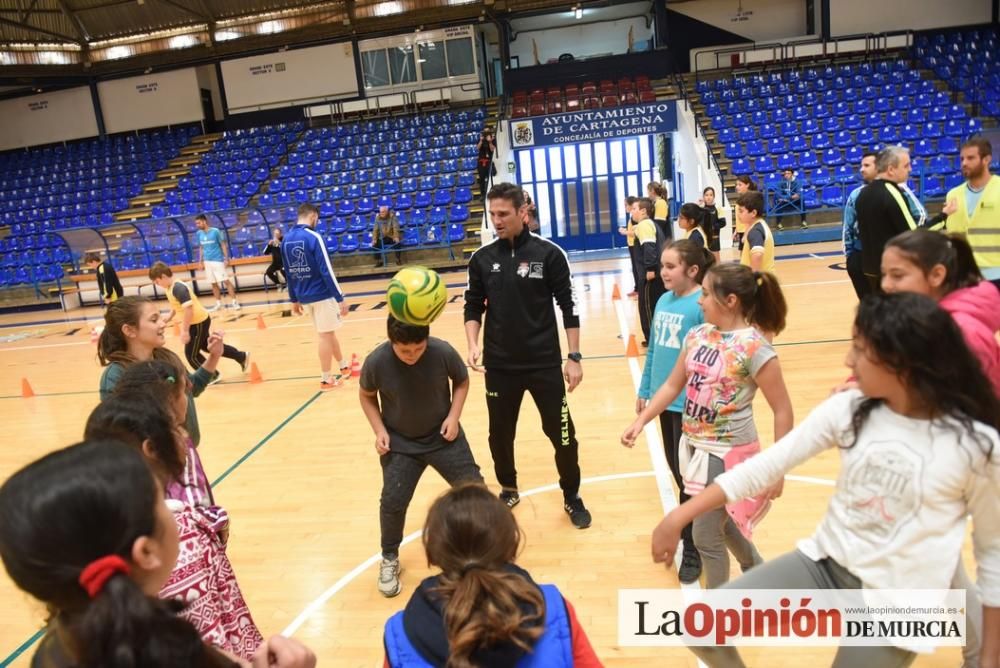 Encuentro de escolares con los jugadores del Plást