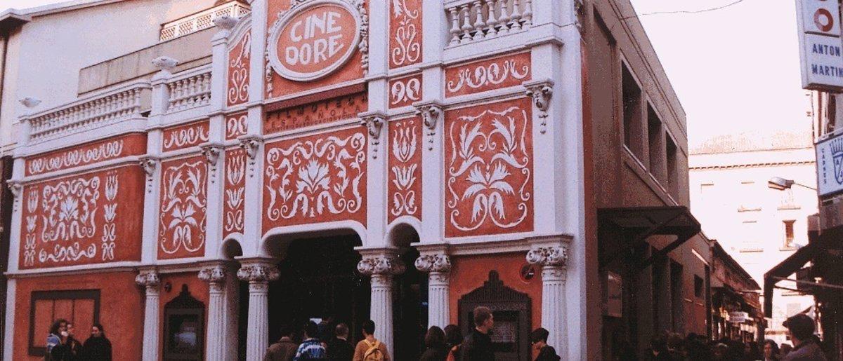 Cine Doré, situado en el corazón del barrio de Lavapiés