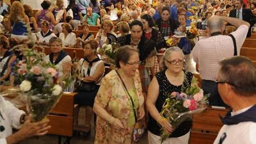 Dos mil peñistas expresan su devoción al santo en una multitudinaria ofrenda floral