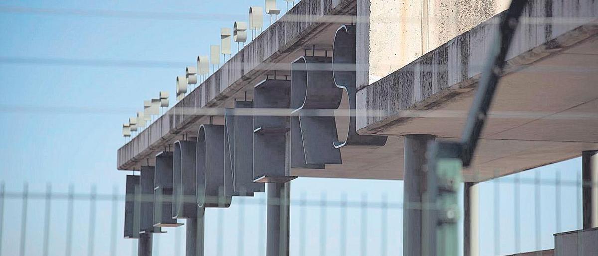 Un detall del centre penitenciari de l'entrada de la presó de Lledoners