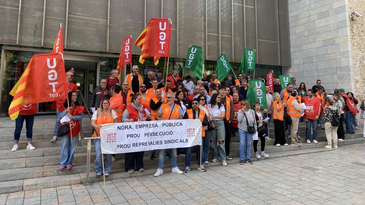 Un moment de la concentració davant la Generalitat a Girona