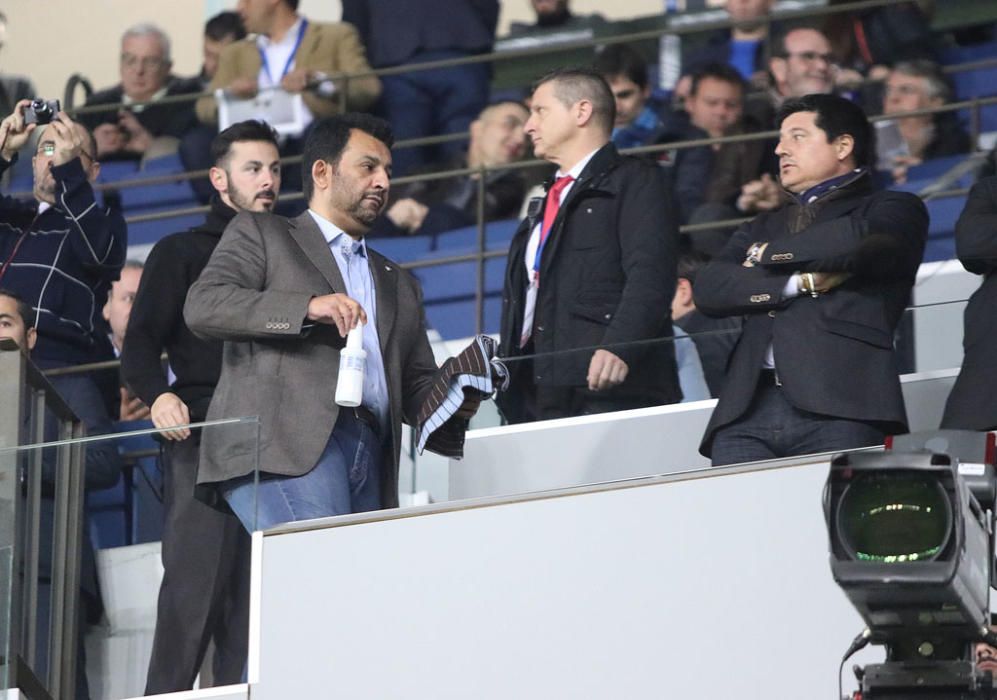 Las imágenes del derbi andaluz en La Rosaleda, que estuvo precedido de un minuto de silencio en memoria de Pablo Ráez. Sobre el césped, el conjunto bético remontó un choque en el que el Málaga CF no estuvo bien.