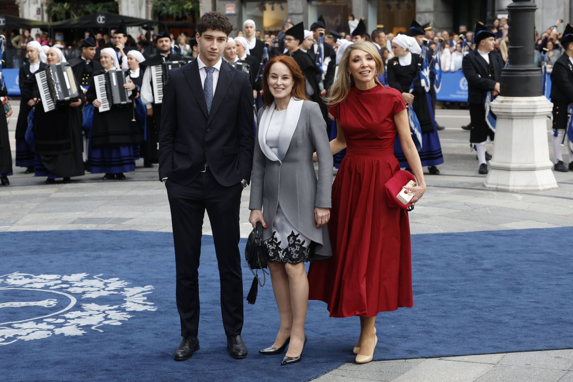  Así fue la llegada de los invitados a los premios "Princesa de Asturias" y su paso por la alfombra azul