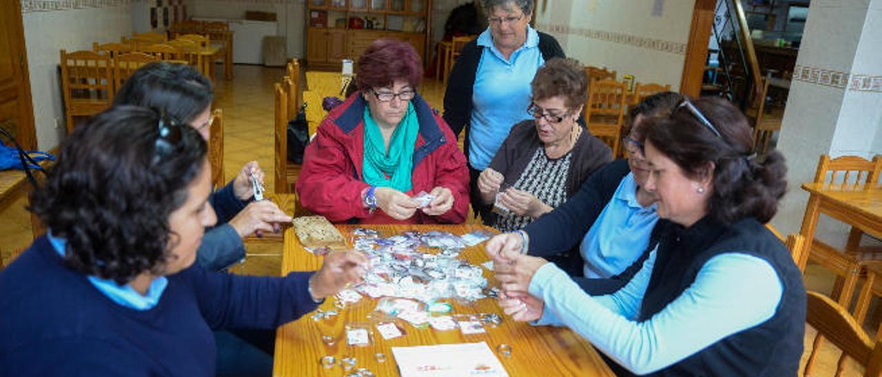 Mery López, Leida Macías, Pepa Lorenzo, Pino Ramos, Isabel López, Loli Santana y Tere Talavera, ayer.