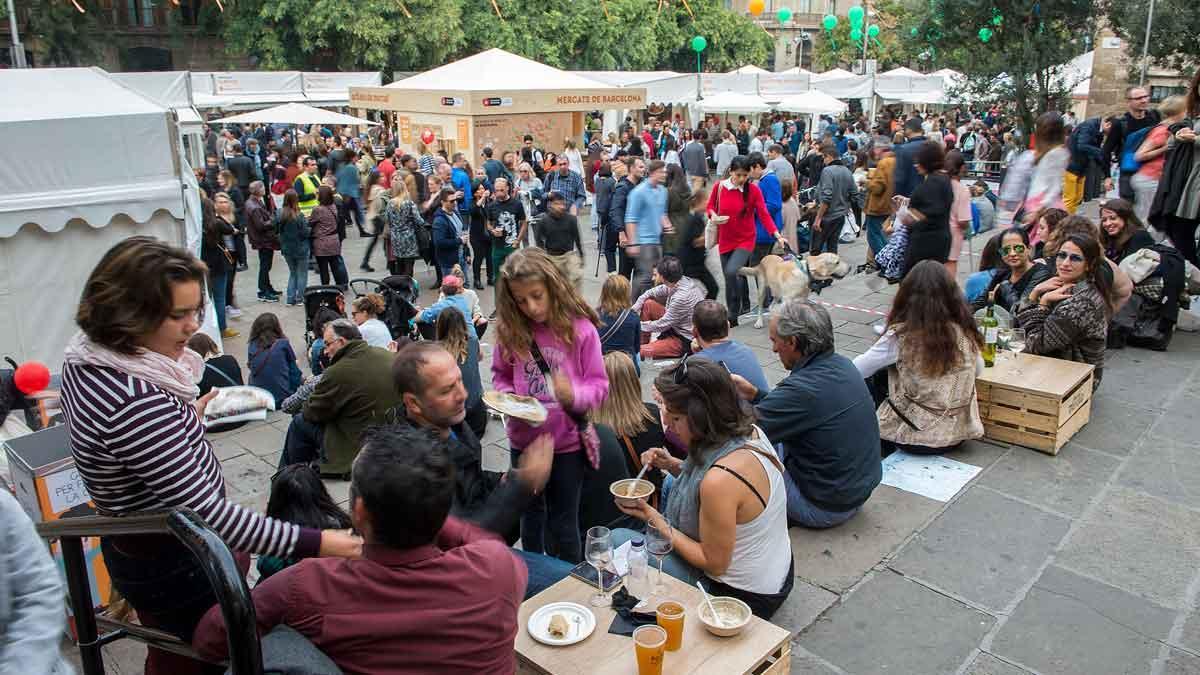 Imagen de archivo del Mercat de Mercats, cuando se celebraba en la avenida de la Catedral.