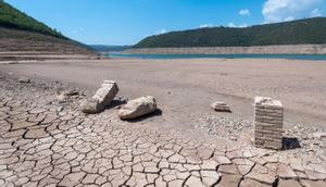 El embalse de Rialb, en la Noguera, se encuentra por debajo del 10% de su capacidad en el episodio de sequía que afecta a Catalunya. La Noguera, Lleida. 15 08 22