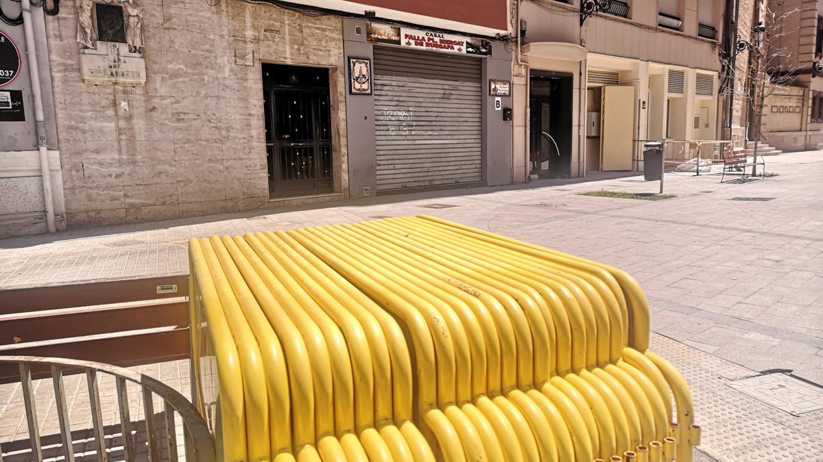 Las vallas, frente al casal del Mercat de Russafa