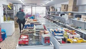 El supermercado chino de los horrores: marisco caducado, pescado podrido y conservas no aptas para consumir