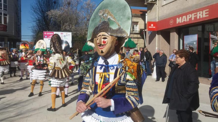 Los cigarrones toman las calles de Verín