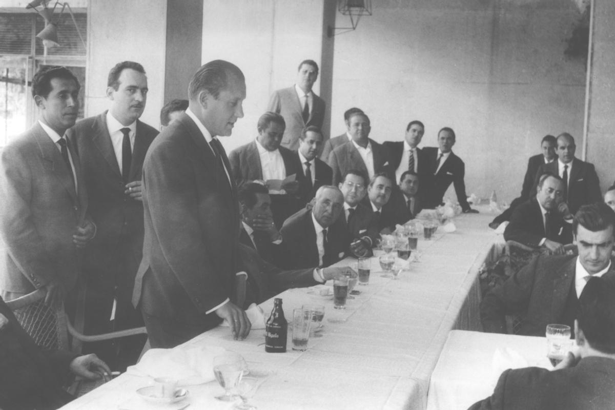 Homenaje a Roque Olsen en el Meliá Palace por el ascenso del Córdoba en 1962.