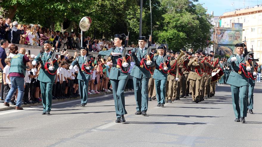 Una parada militar conmemora en Montilla el 180 aniversario de la Benemérita