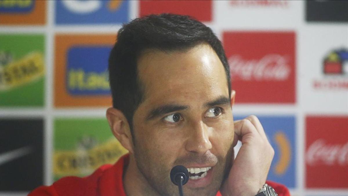 Claudio Bravo, con la selección chilena