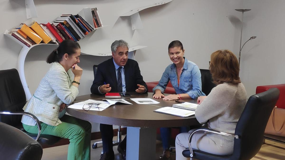 Reunión entre el director general de Patrimonio Cultural, Juan Carlos Prieto, y la delegada territorial de la Junta en Zamora, Clara San Damián.