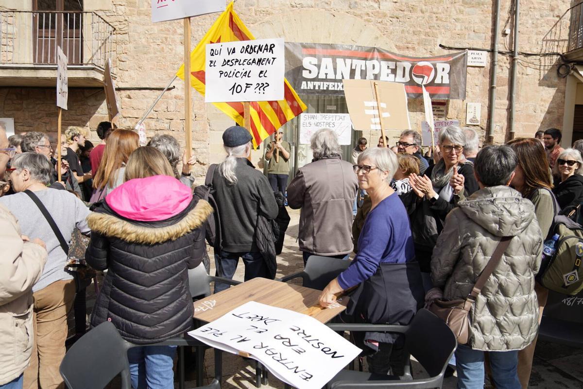 Les imatges de la protesta de la Plataforma Antifeixista a Santpedor