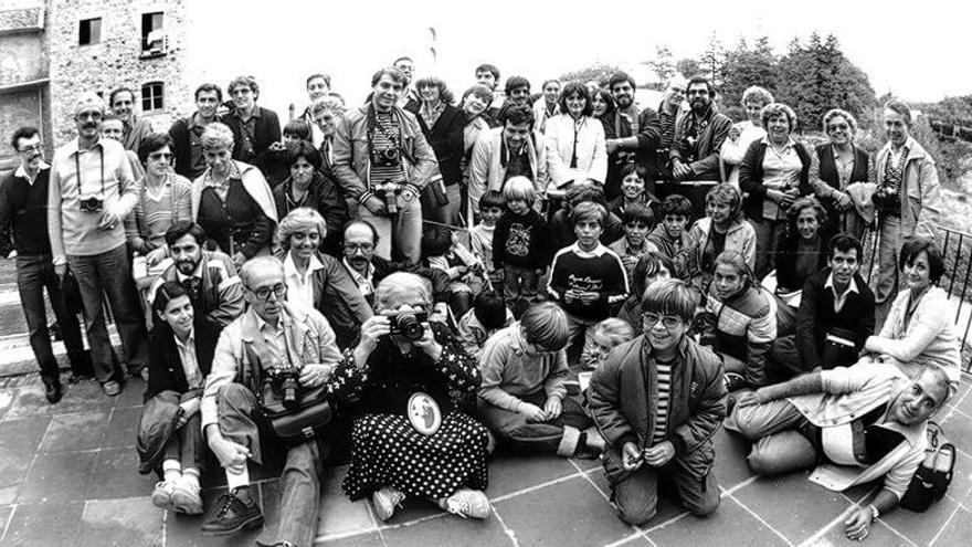 Una fotografia de grup durant els primers anys de Foto Art Manresa