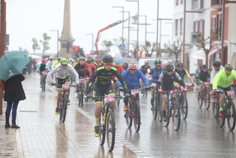 La primera jornada de la competición ha estado marcada por la lluvia