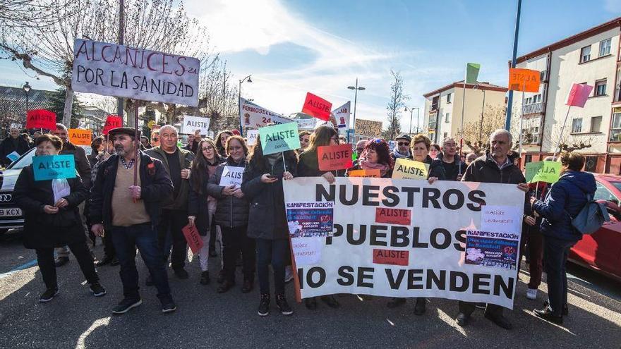 Alistanos en una manifestación en defensa de los servicios rurales