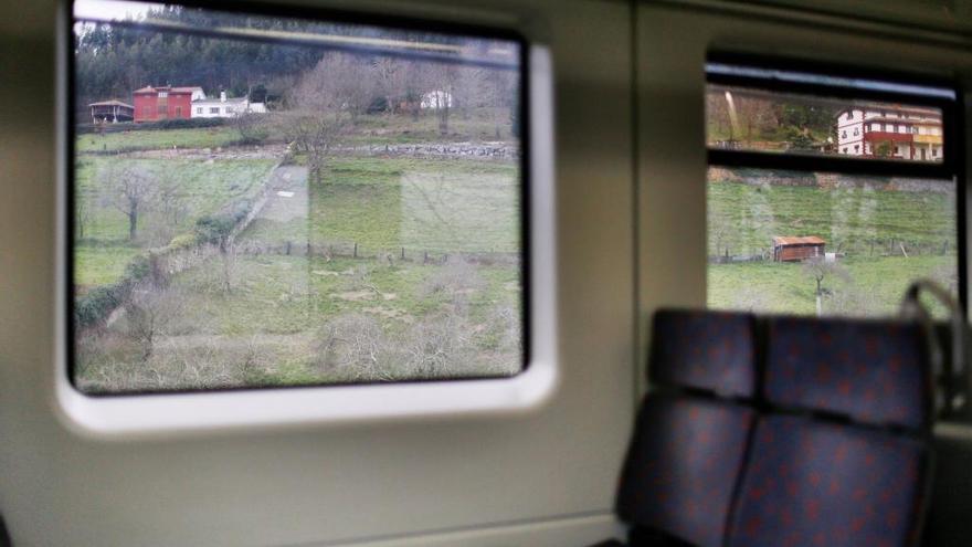 Interrumpida la circulación en la línea Gijón-Cudillero por el descarrilamiento de un tren