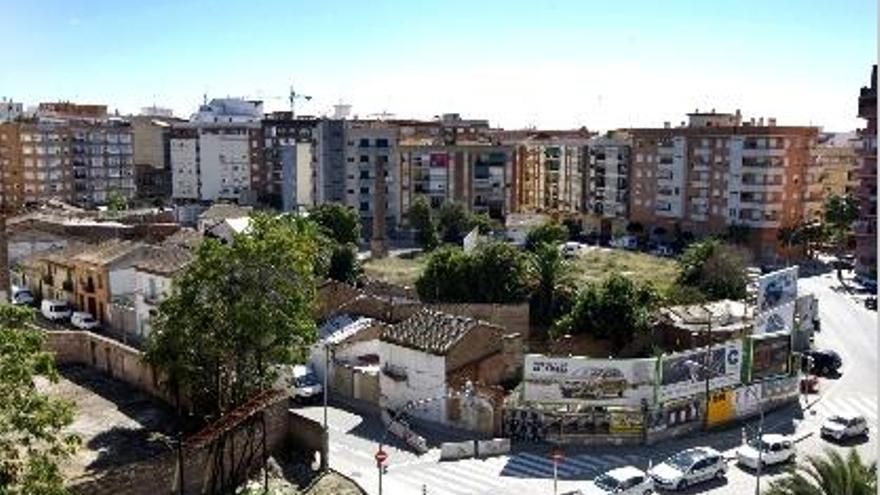 Tapón urbanístico entre el Camino de Moncada y la avenida Constitución.