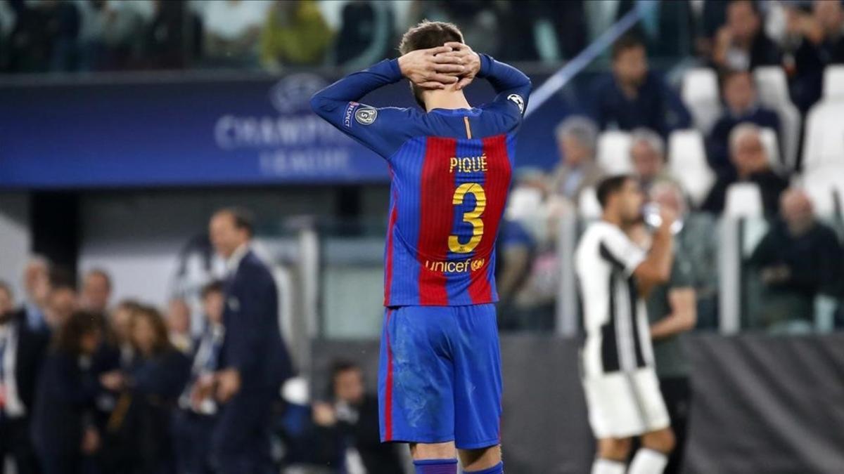 Piqué se lamenta tras un error contra la Juventus.