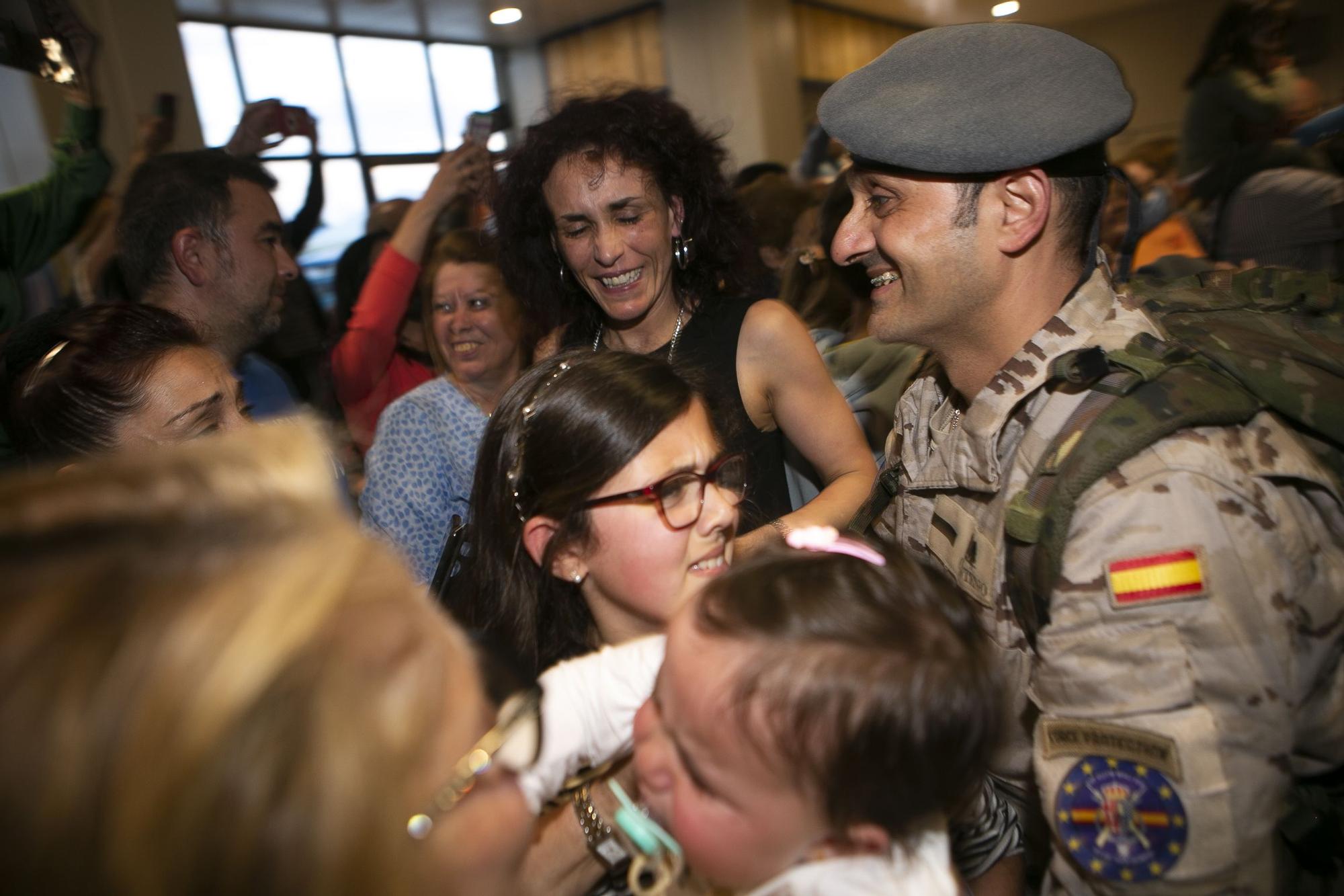 Emocionante llegada al aeropuerto de Asturias de los militares que regresaron de Mali