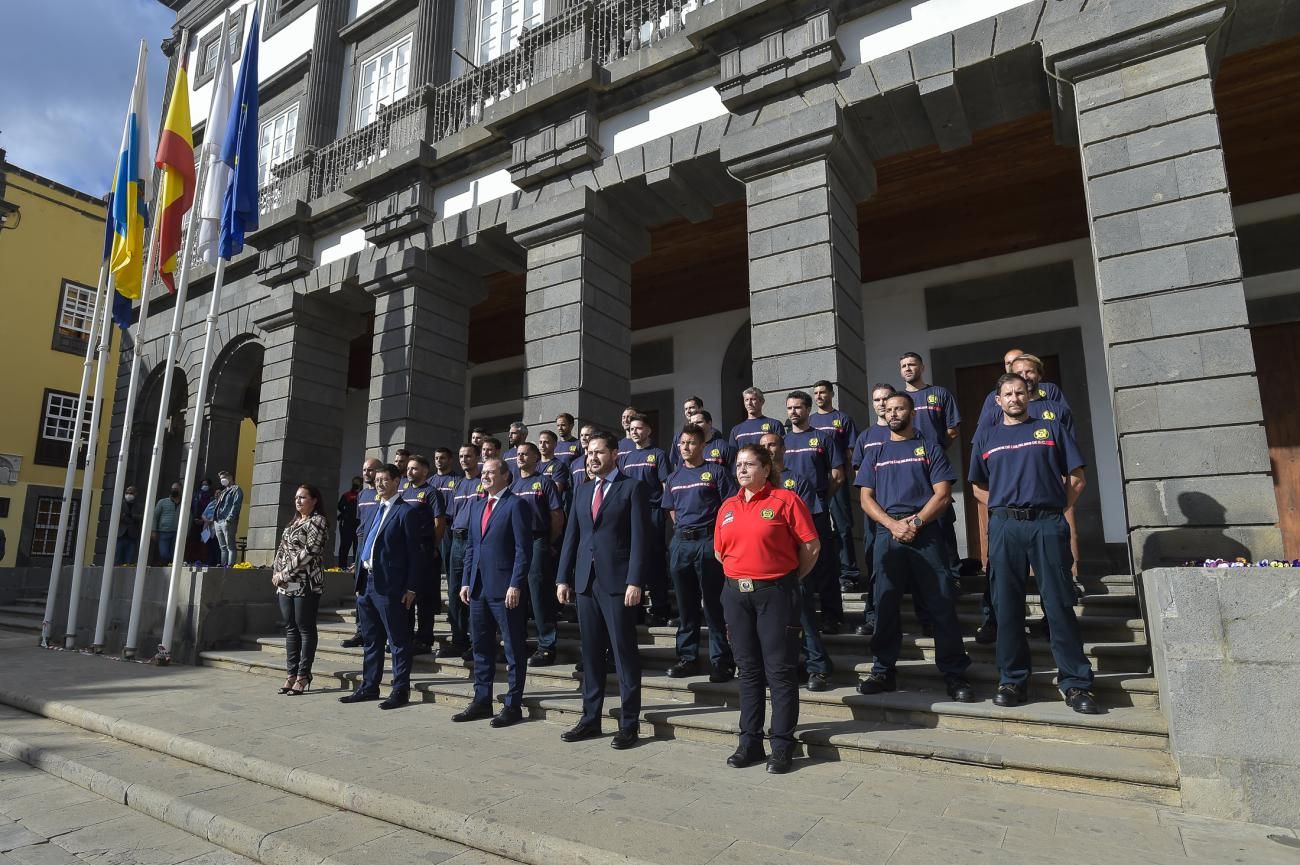 Las Palmas de Gran Canaria da la bienvenida a la "familia" municipal a los 31 nuevos bomberos tras 12 años sin reforzar el Cuerpo