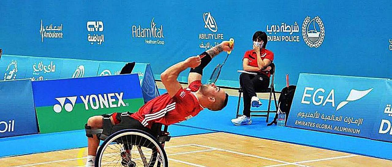 Fernández, durante la competición en Emiratos Árabes. |  // FDV