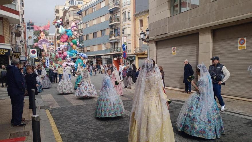 Cullera vive una ofrenda histórica